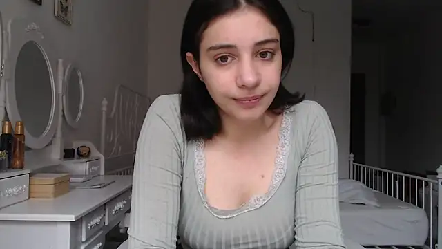 Snapshot of bellefleurrr chatting on April 2026 02:03:02 PM bellefleurrr online show from April 2026 02:03:02 PM