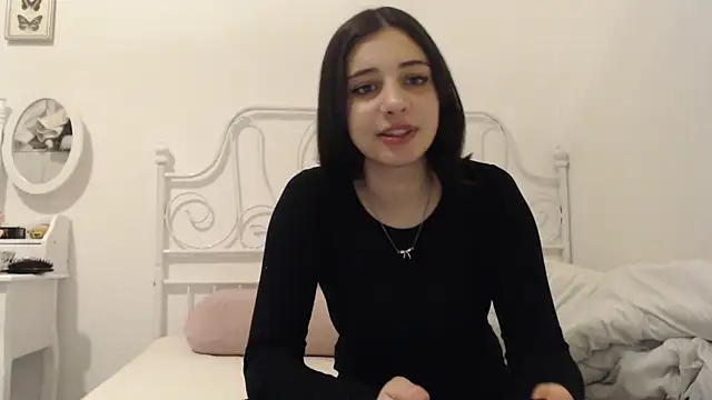 Snapshot of bellefleurrr chatting on April 2026 10:18:01 PM bellefleurrr online show from April 2026 10:18:01 PM