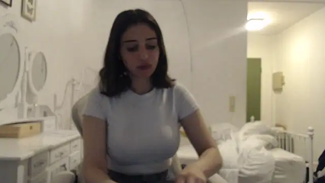 Snapshot of bellefleurrr chatting on April 2026 08:53:01 PM bellefleurrr online show from April 2026 08:53:01 PM