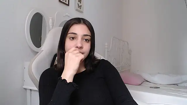 Snapshot of bellefleurrr chatting on April 2026 01:43:02 PM bellefleurrr online show from April 2026 01:43:02 PM