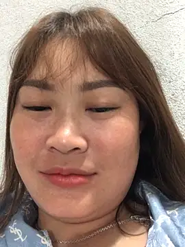 Snapshot of bombom1x chatting on October 2025 03:47:02 PM bombom1x online show from October 2025 03:47:02 PM