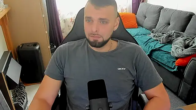 justforfunchriss online show from October 2025 11:33:02 AM