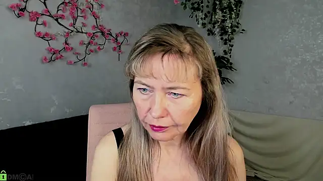 Carla Vogue online show from November 2025 04:00:01 AM