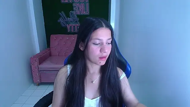 Snapshot of velvetvixen_t chatting on November 2025 01:11:02 PM velvetvixen t online show from November 2025 01:11:02 PM