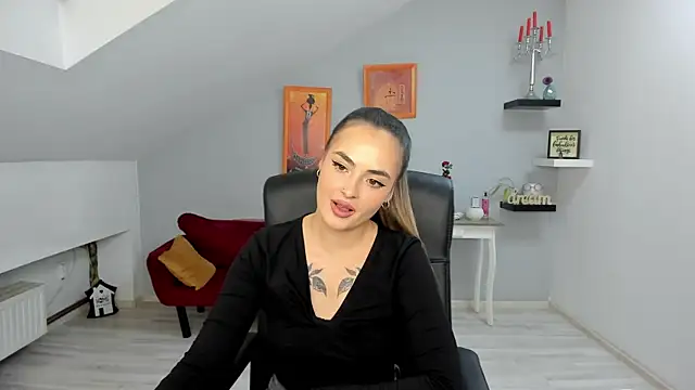 SerenLys online show from October 2025 12:55:01 PM