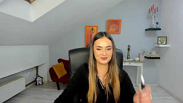 SerenLys online show from November 2025 08:19:01 PM