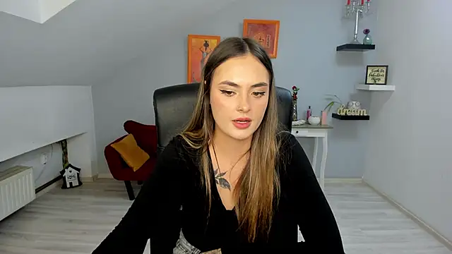 SerenLys online show from November 2025 08:53:01 PM