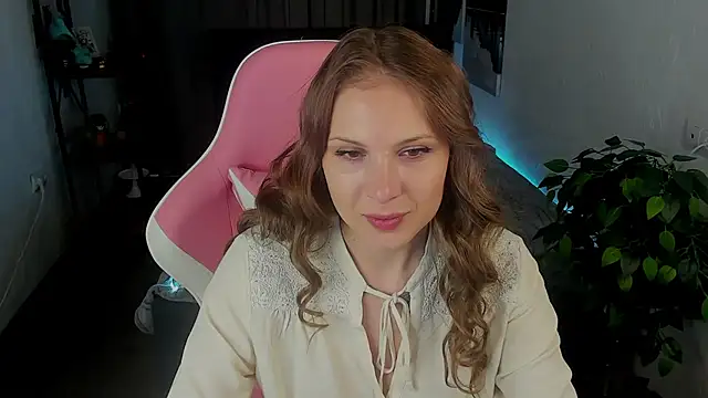 Snapshot of Alma_Diaz chatting on October 2025 06:04:02 AM Alma Diaz online show from October 2025 06:04:02 AM