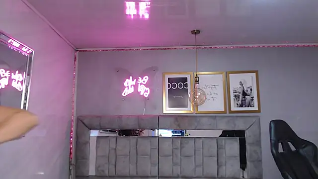 Cute Martina v online show from November 2025 08:09:01 PM