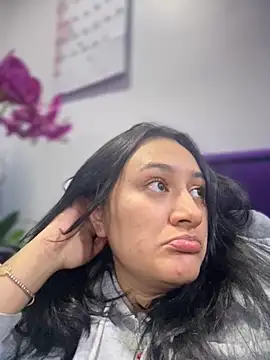 Snapshot of _Nalaa chatting on November 2025 11:22:01 AM Nalaa online show from November 2025 11:22:01 AM