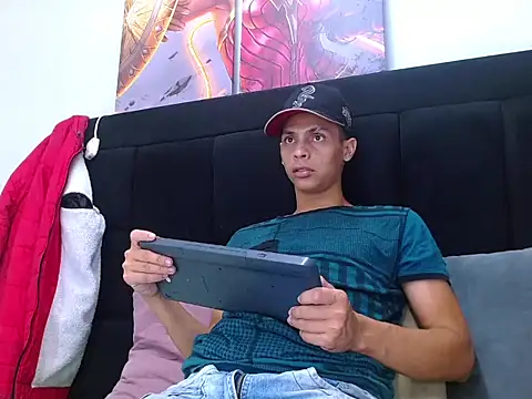 wiltom  online show from December 2025 07:51:02 PM