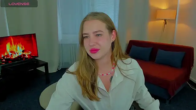 Snapshot of ElaraBloom chatting on October 2025 01:45:02 PM ElaraBloom online show from October 2025 01:45:02 PM