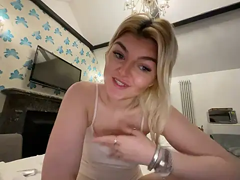 rosie-hipstergal online show from March 2026 02:32:01 PM