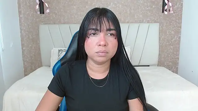 Snapshot of AliceSmity_ chatting on November 2025 05:46:02 PM AliceSmity online show from November 2025 05:46:02 PM