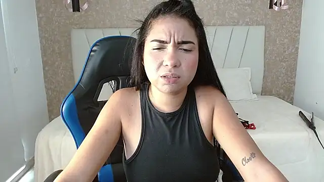 Snapshot of AliceSmity_ chatting on November 2025 05:48:01 PM AliceSmity online show from November 2025 05:48:01 PM