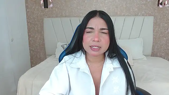 Snapshot of AliceSmity_ chatting on December 2025 07:11:02 PM AliceSmity online show from December 2025 07:11:02 PM