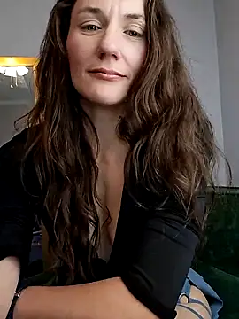 Snapshot of SkyDancerJade chatting on April 2026 01:05:02 AM SkyDancerJade online show from April 2026 01:05:02 AM