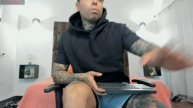 Snapshot of MATEO_DILUCA chatting on November 2025 05:51:02 PM MATEO DILUCA online show from November 2025 05:51:02 PM