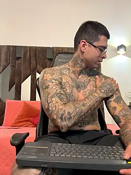 Snapshot of MATEO_DILUCA chatting on November 2025 10:20:01 AM MATEO DILUCA online show from November 2025 10:20:01 AM