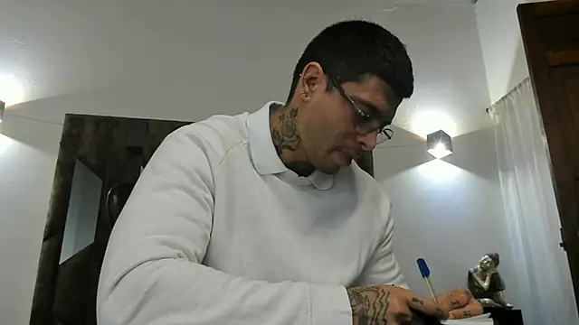 Snapshot of MATEO_DILUCA chatting on November 2025 10:05:01 AM MATEO DILUCA online show from November 2025 10:05:01 AM