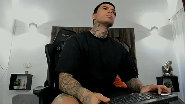 Snapshot of MATEO_DILUCA chatting on November 2025 10:18:02 AM MATEO DILUCA online show from November 2025 10:18:02 AM