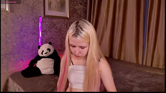 VivieSunn online show from April 2026 03:42:02 PM