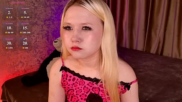 VivieSunn online show from June 2026 03:43:01 PM