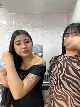 Snapshot of nicky_and_isabella chatting on November 2025 08:32:01 PM nicky and isabella online show from November 2025 08:32:01 PM