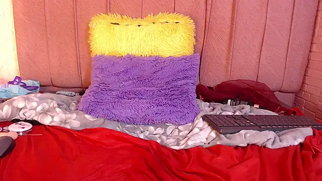 Snapshot of marceline_cutte chatting on December 2025 11:31:01 PM marceline cutte online show from December 2025 11:31:01 PM