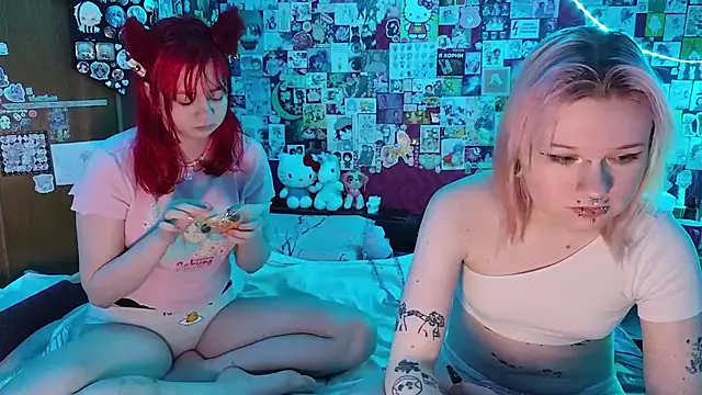 PinkiePurr online show from November 2025 07:19:01 PM