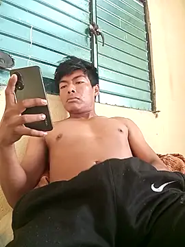 GuzzMiranda18 online show from December 2025 04:47:01 PM