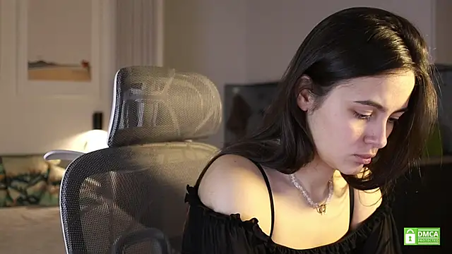 amelie shine online show from November 2025 12:19:02 PM