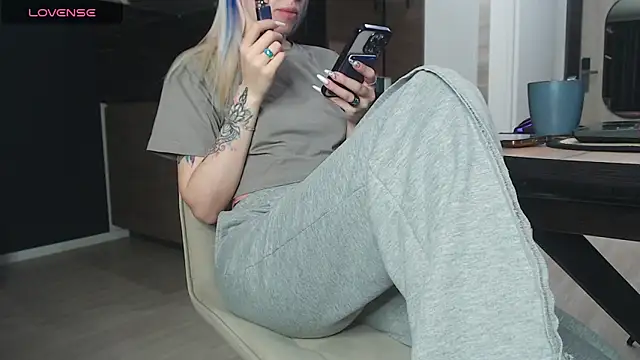 Snapshot of YanaMm chatting on November 2025 08:36:02 AM YanaMm online show from November 2025 08:36:02 AM