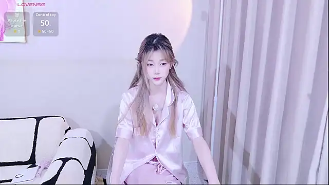 Snapshot of xiaoxi---n chatting on November 2025 09:42:02 AM xiaoxi---n online show from November 2025 09:42:02 AM