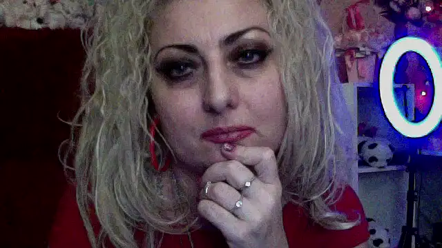 xHot Amazonq online show from February 2026 10:52:02 PM