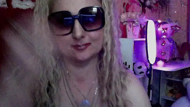 xHot Amazonq online show from May 2026 12:59:02 AM