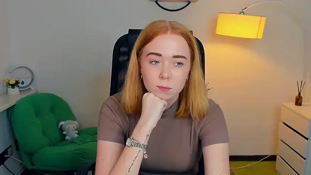 Snapshot of AddieOsler chatting on November 2025 08:41:01 PM AddieOsler online show from November 2025 08:41:01 PM