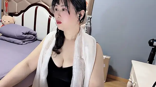 yaoyao22678 online show from April 2026 03:47:01 AM