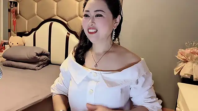 yaoyao22678 online show from May 2026 02:06:02 AM