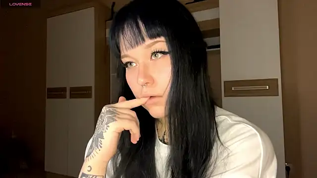 LaurenOveson online show from October 2025 07:34:02 AM