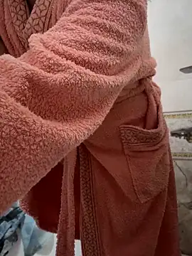 Snapshot of flo_emillia chatting on October 2025 04:42:01 PM flo emillia online show from October 2025 04:42:01 PM