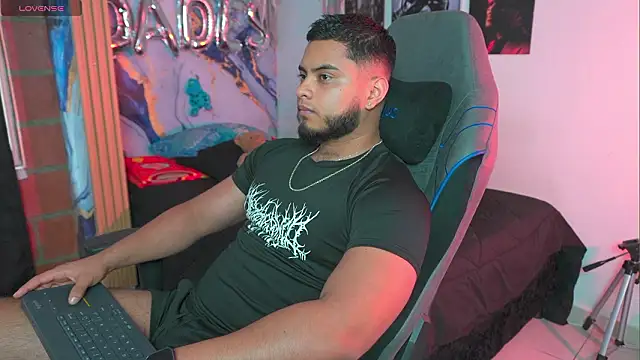 Snapshot of Tiler_wolker chatting on March 2026 10:05:01 PM Tiler wolker online show from March 2026 10:05:01 PM