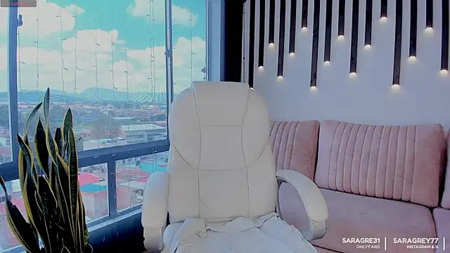 saragrey77 online show from December 2025 04:02:01 PM