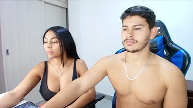 Snapshot of sophia_and_alex chatting on November 2025 01:37:01 AM sophia and alex online show from November 2025 01:37:01 AM