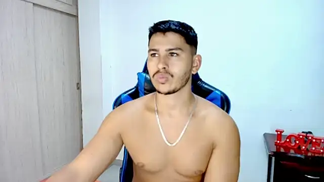 Snapshot of sophia_and_alex chatting on November 2025 03:28:01 AM sophia and alex online show from November 2025 03:28:01 AM