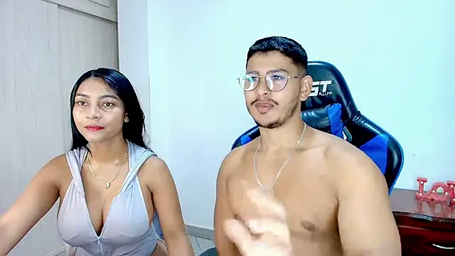 Snapshot of sophia_and_alex chatting on November 2025 03:56:02 PM sophia and alex online show from November 2025 03:56:02 PM