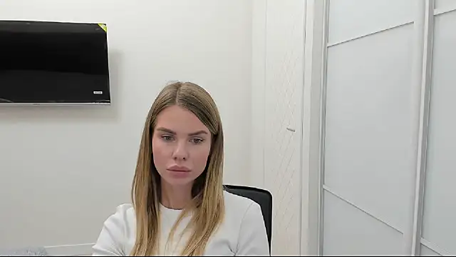 LinaBey online show from October 2025 04:13:01 PM