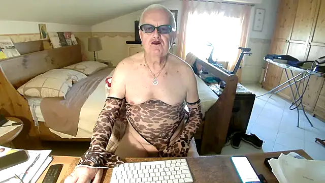 Sissypat53 online show from June 2026 01:01:01 PM