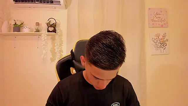 elmasmas01 online show from February 2026 06:00:02 PM