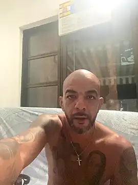 Snapshot of latino2211 chatting on October 2025 11:31:01 PM latino2211 online show from October 2025 11:31:01 PM